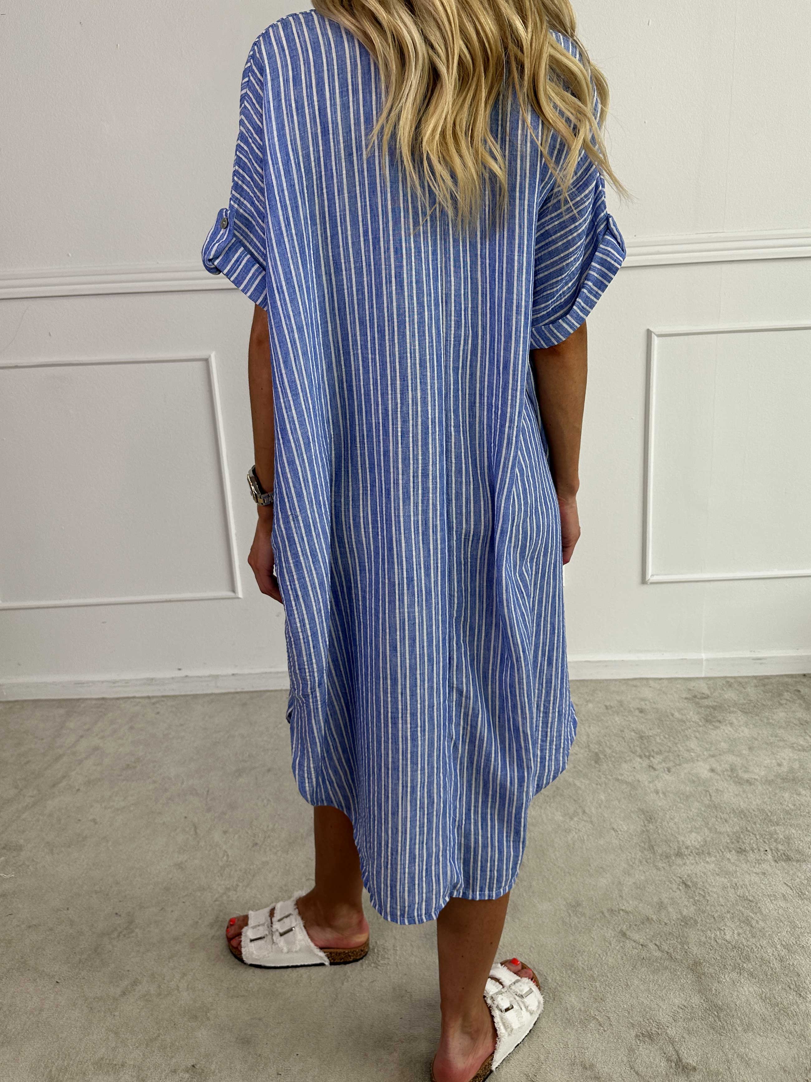 Evelyn - Stribet tunikakjole med skjortekrave